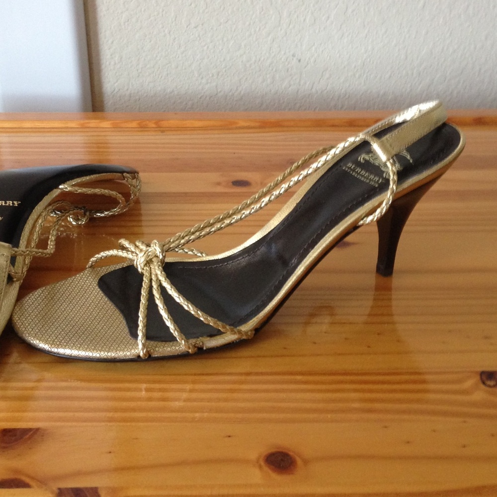Burberry gold metallic leather heels - Picture 3 of 3